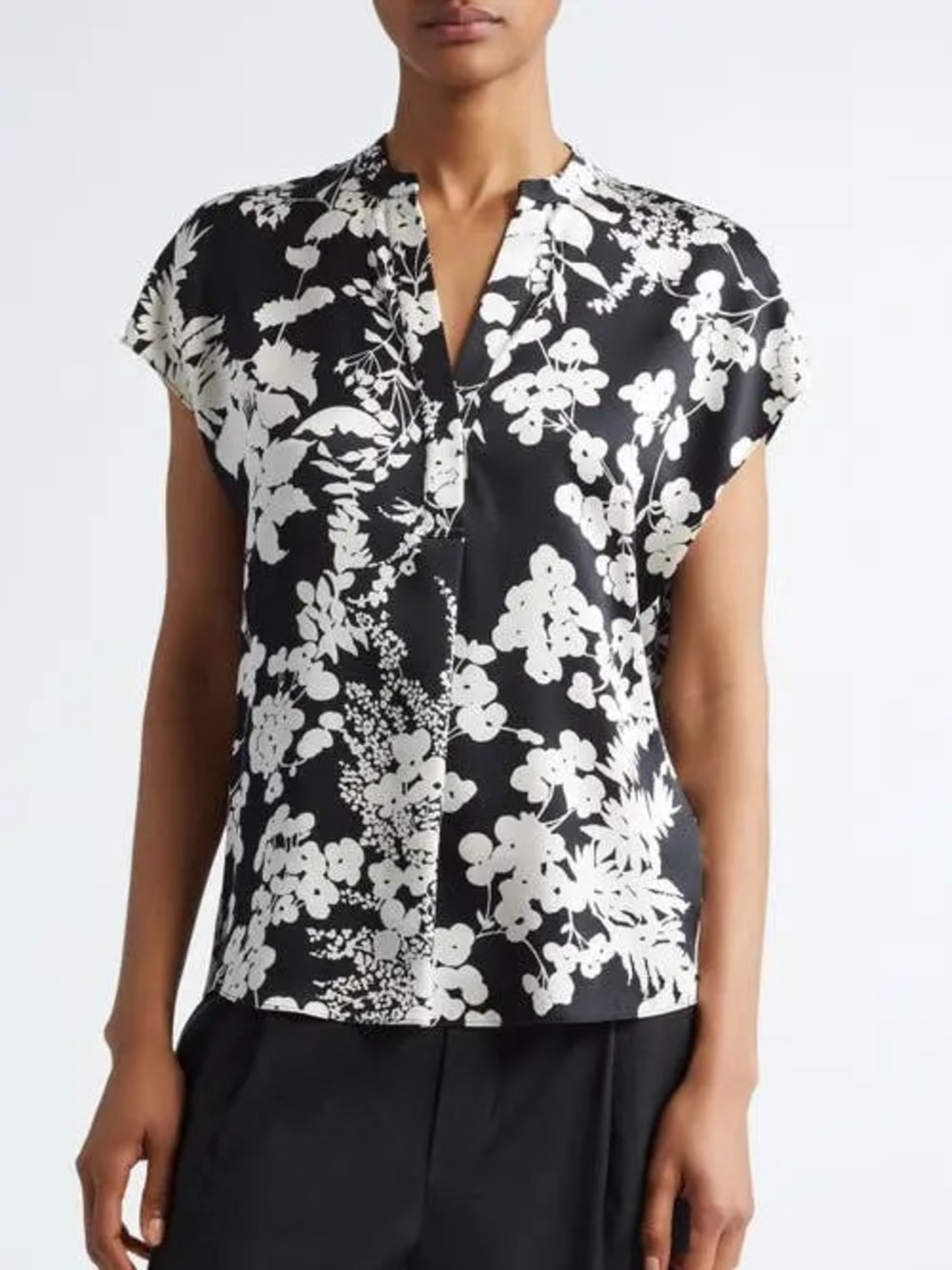 VINCE Black & White Floral Cap-Sleeve Silk Blouse ❤️❤️